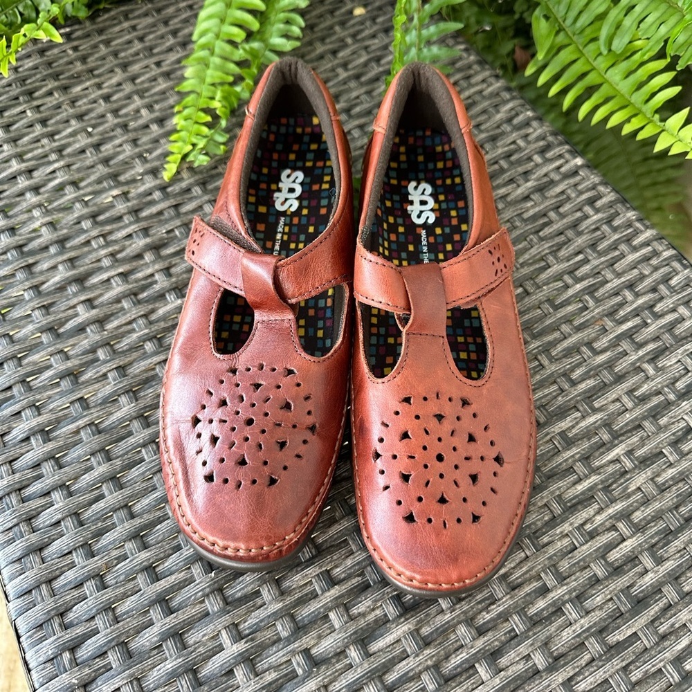 SAS Chestnut Leather Flats with Cutout Design - Picture 2 of 8